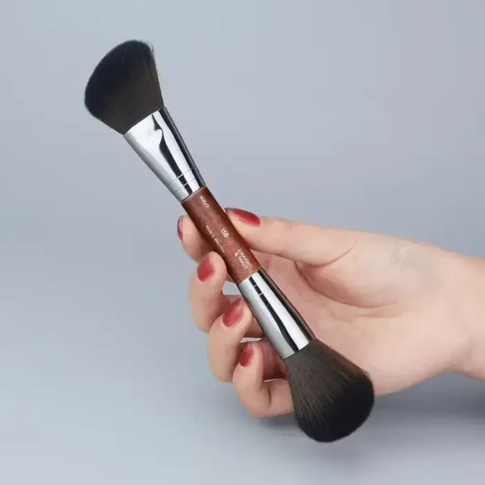 Grand fond de teint fard à joues brosse