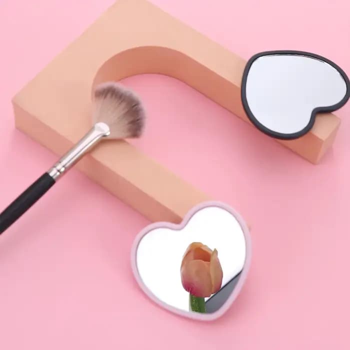 Miroir moderne simple face en forme de cœur