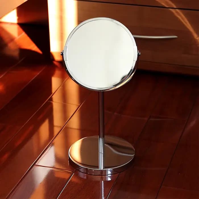 Miroir de maquillage grossissant sur pied rond