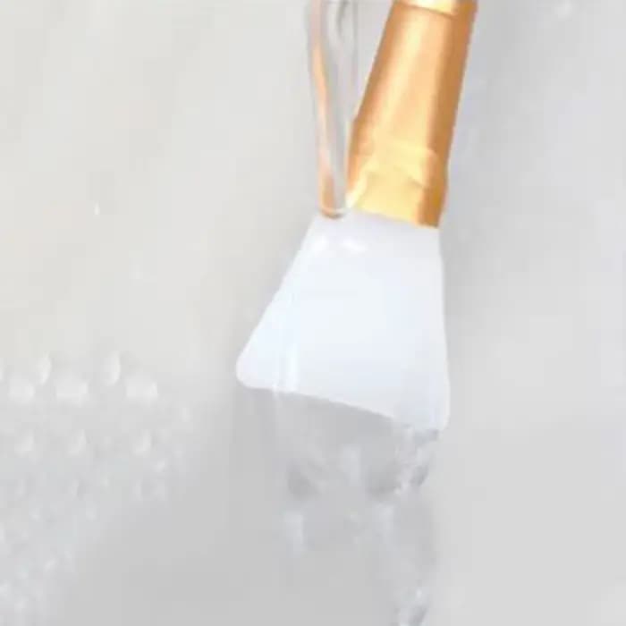Brosse en silicone pour mélanger les masques qualifiée aux
