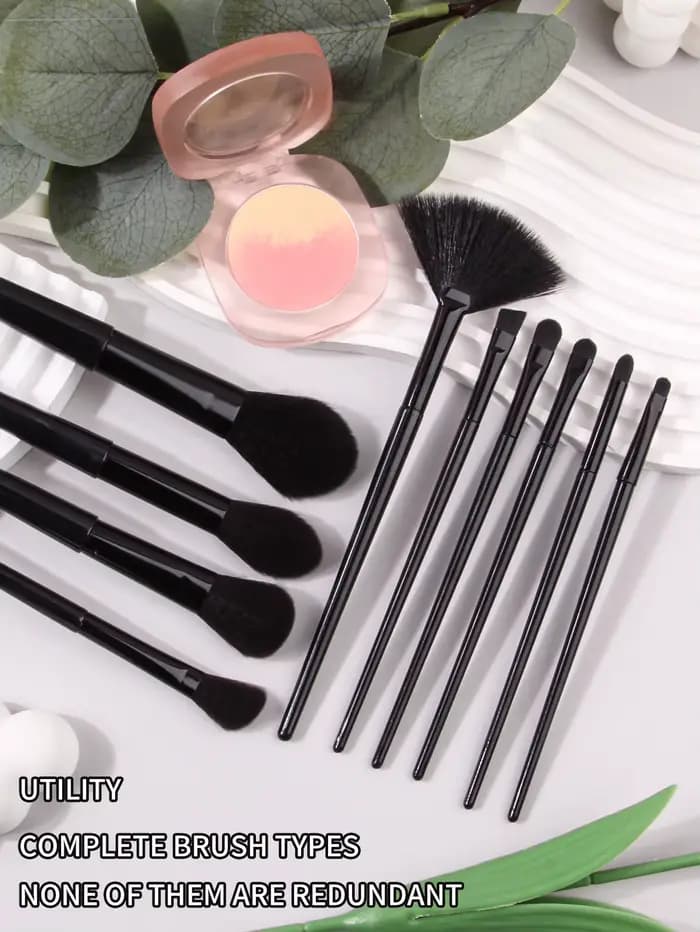Ensemble de 10 pinceaux de maquillage noirs à poils doux de haute qualité