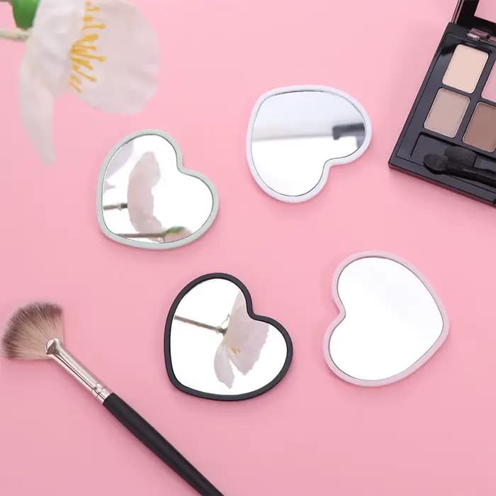 Miroir moderne simple face en forme de cœur