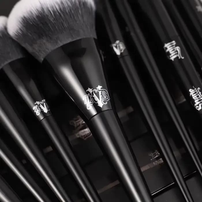 Kat Von D pinceau de maquillage fond de teint Blush mettre en évidence correcteur poudre sculptant fard à paupières