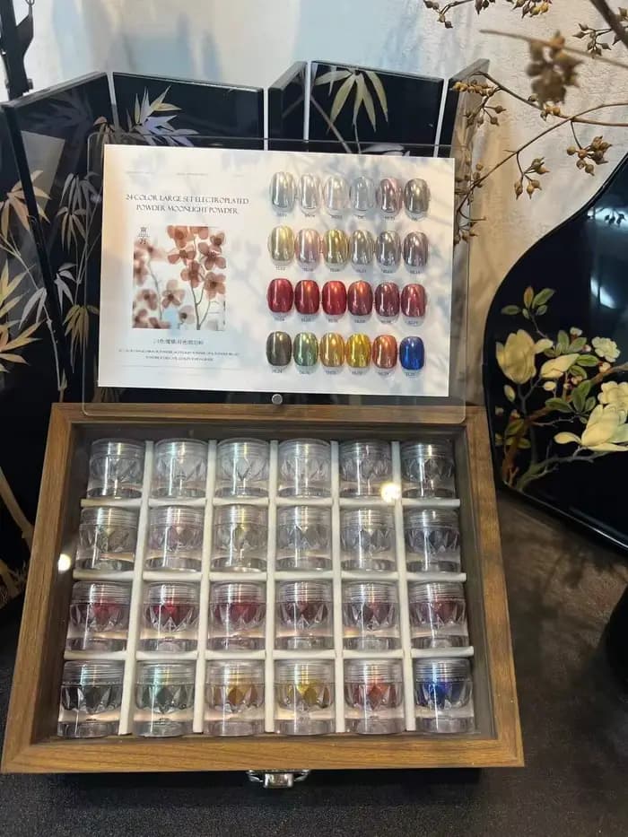 Ensemble de poudre miroir pour nail art rouge 24 couleurs avec cartes de couleurs et boîte de rangement. Art des ongles DIY, art des ongles artistique, charmant et beau