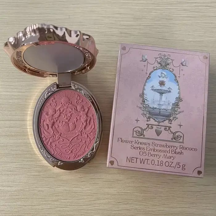 Fleur sait fraise Rococo série fard à joues en relief poudre Fine maquillage lisse longue durée