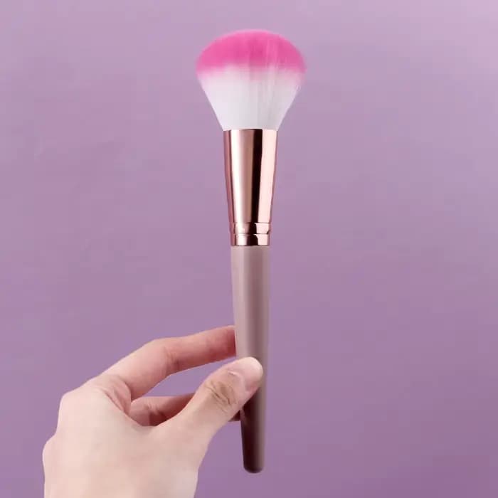 1 pinceau de maquillage multifonctionnel à manche violet et poils en fibres