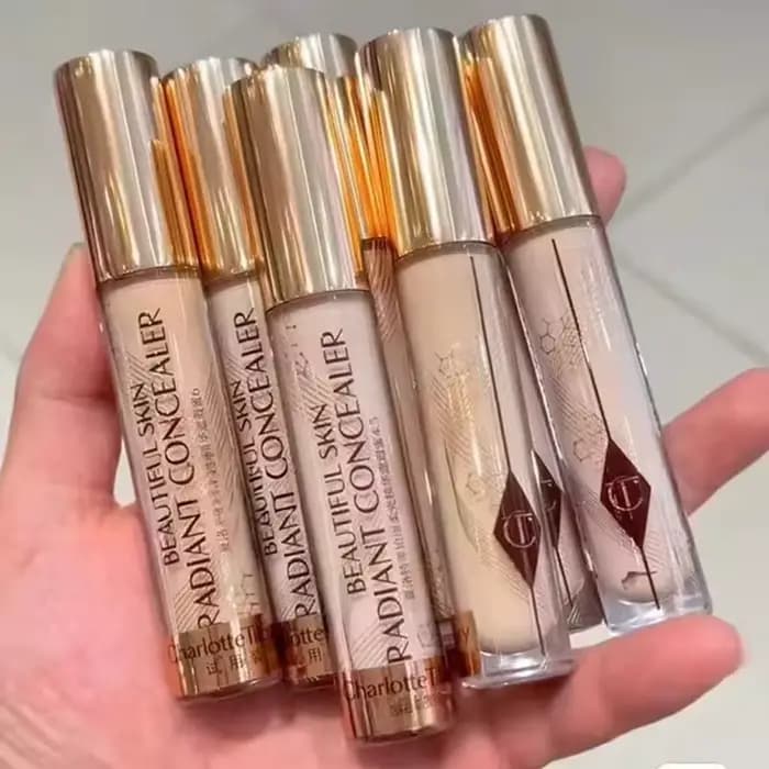 Fond de teint liquide Charlotte Tilbury Cosmetics Soft Light Essence