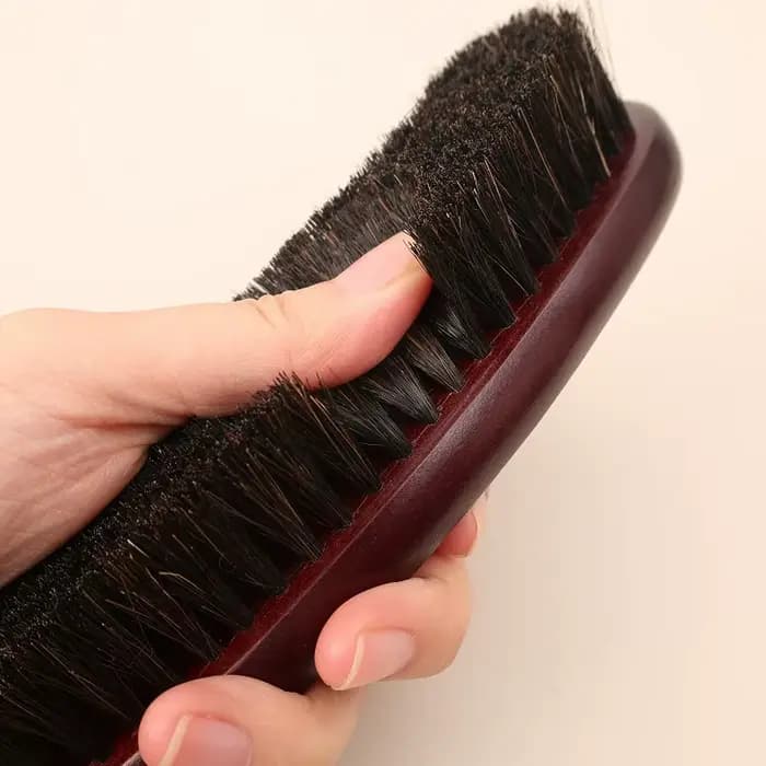 Brosse en feutre avec manche en bois