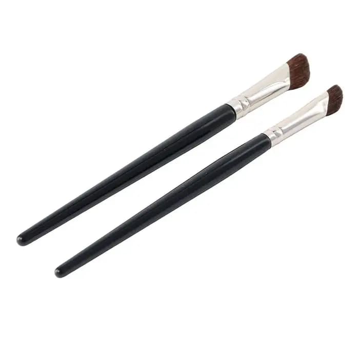 Pinceau de maquillage pour les cernes et les poches