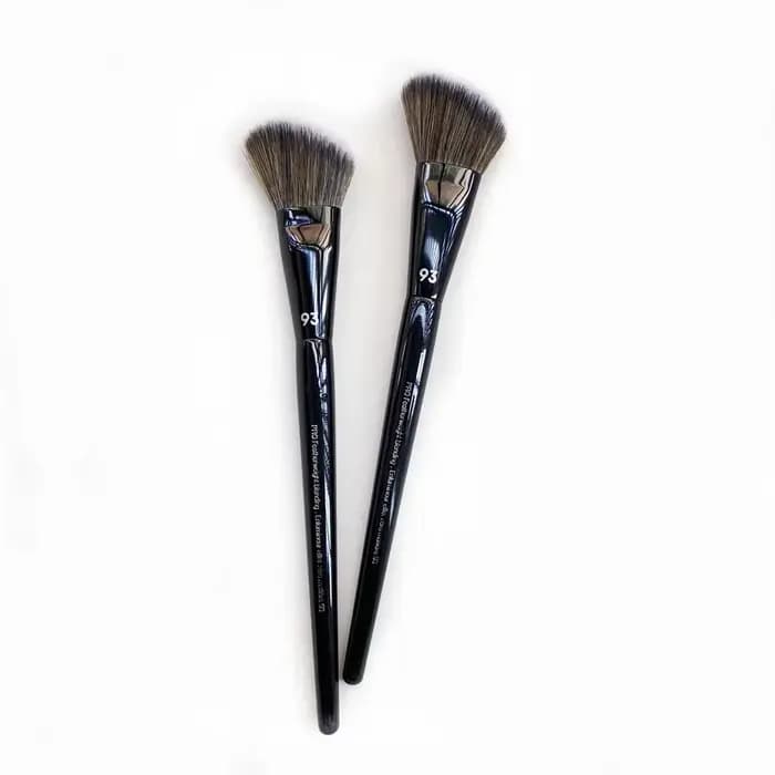 PRO – brosse à Blush coudée 93 cheveux synthétiques doux