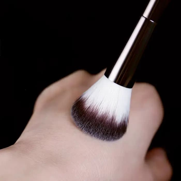 Pinceaux de maquillage pour édition d'éclairage