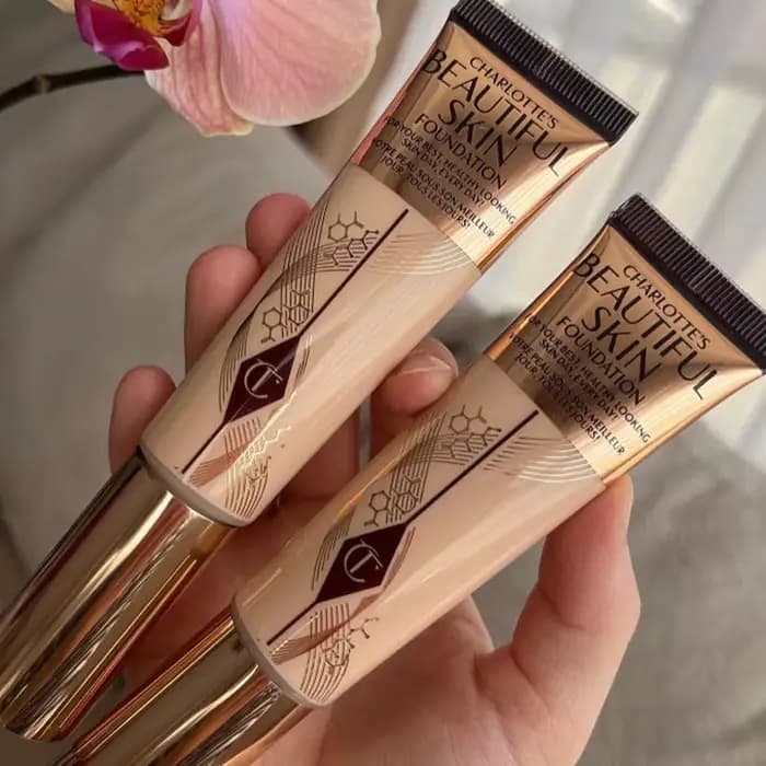Fond de teint liquide Charlotte Tilbury Cosmetics Soft Light Essence