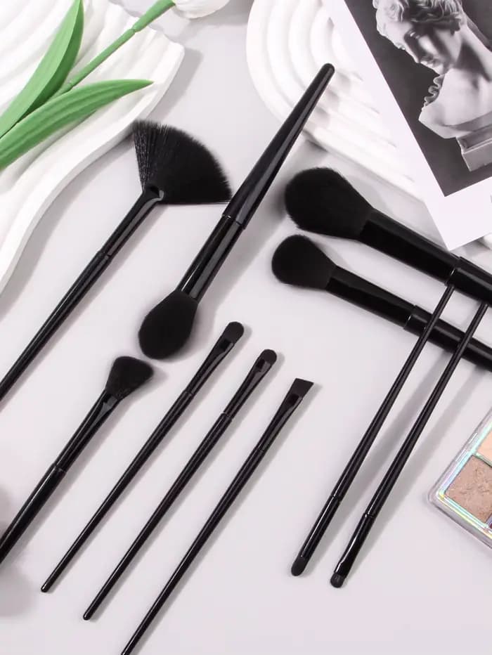Ensemble de 10 pinceaux de maquillage noirs à poils doux de haute qualité