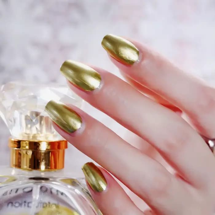 Vernis à ongles métallique effet miroir magique