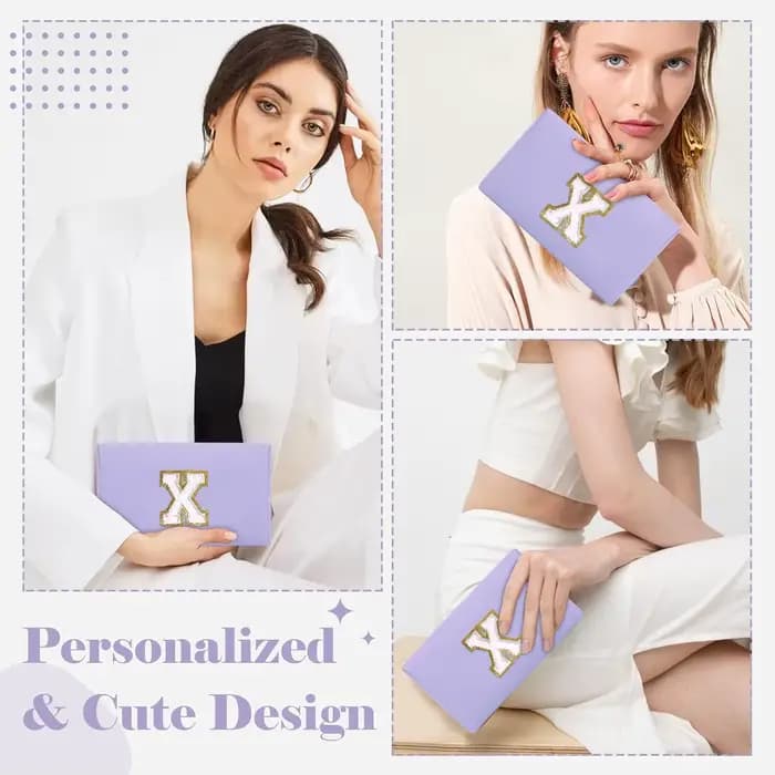 Sac de maquillage avec lettres brodées violettes