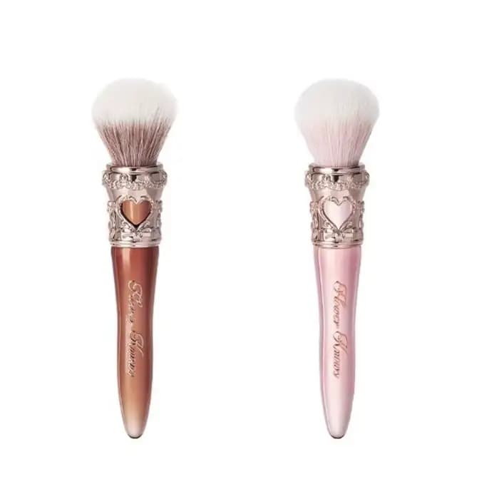 Pinceau à blush rond de la collection Sweetie Bear de Flower Knows