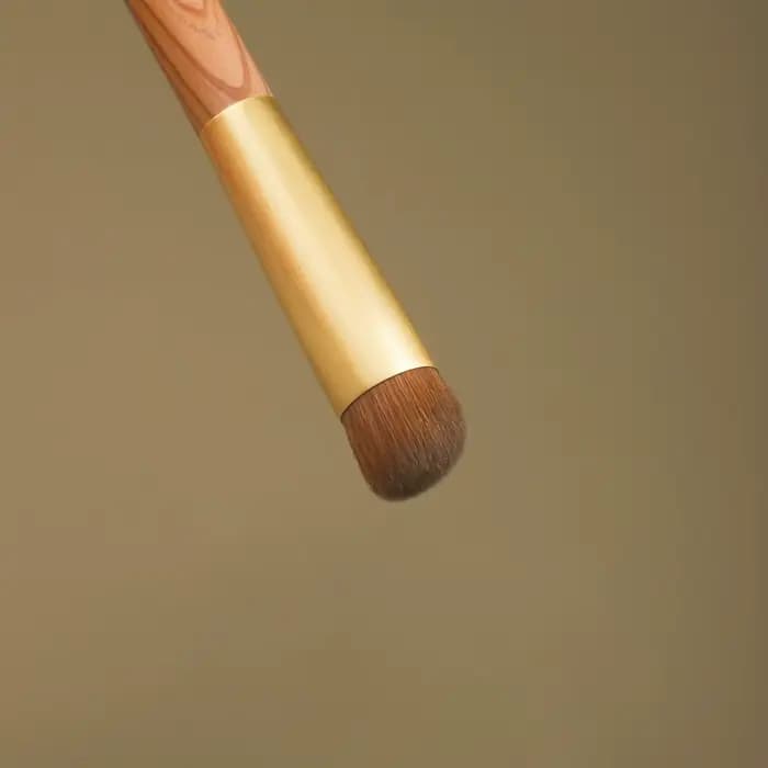 Pinceaux de maquillage professionnels faits à la main R270 doux Kolinsky cheveux rond angle correcteur brosse Yakusugi