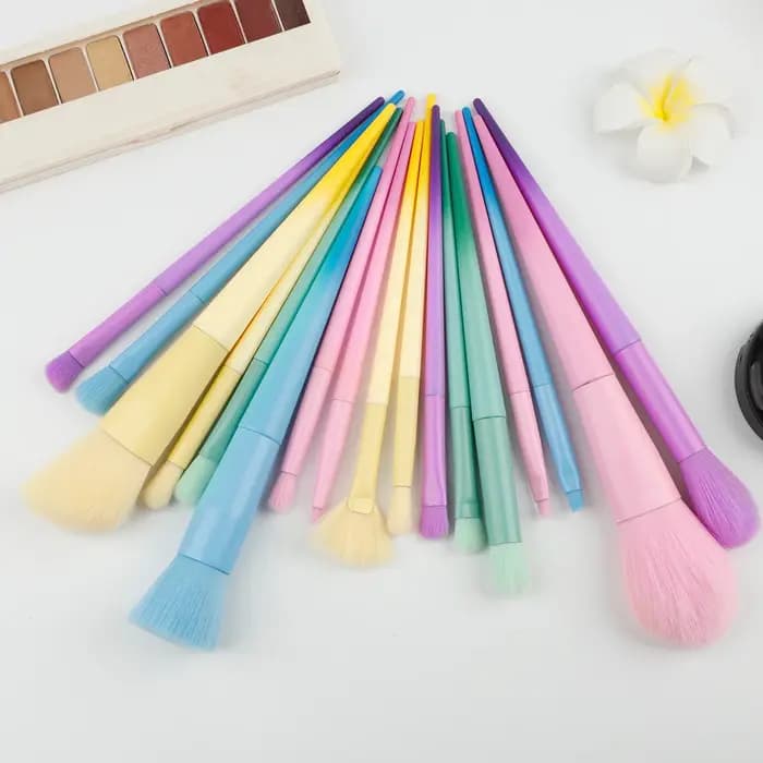 17 pinceaux de maquillage multicolores
