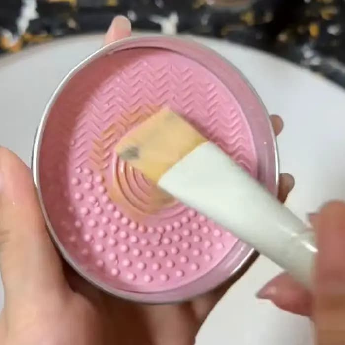 Savon nettoyant pour pinceaux de maquillage naturel