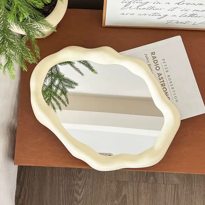 Miroir sur pied irrégulier INS
