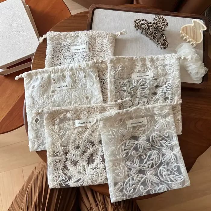 Sacs de rangement cosmétiques mignons en dentelle brodée florale