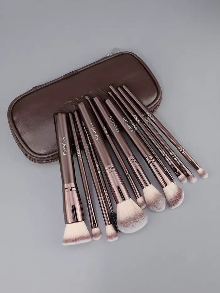 Ensemble de 12 pinceaux de maquillage marron avec sac à fermeture éclair en PU