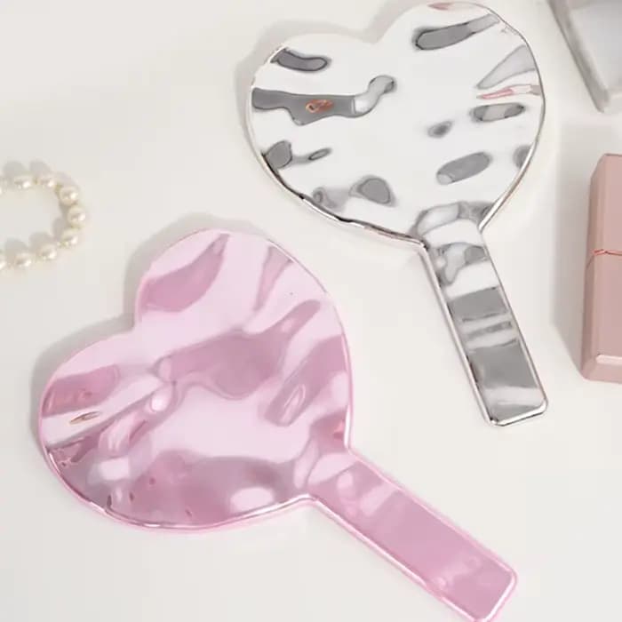Miroir de maquillage avec poignée en forme de cœur pour femme