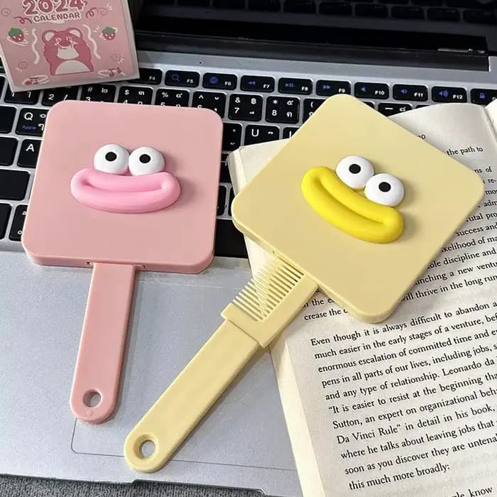 Miroir de maquillage de bouche de saucisse portable avec peigne