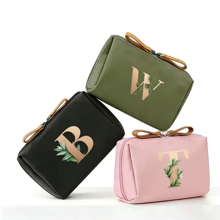 Trousse de maquillage avec 26 lettres