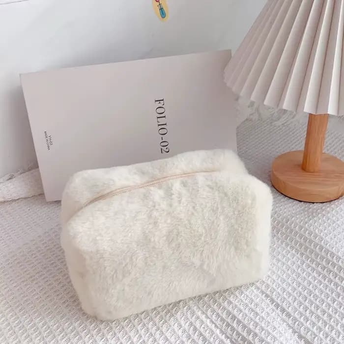 Sacs de maquillage en fourrure pour femmes, sac à cosmétiques de voyage souple, étui de rangement pour jeunes filles, trousse de maquillage nécessaire, sacs à main solides 1 pièce
