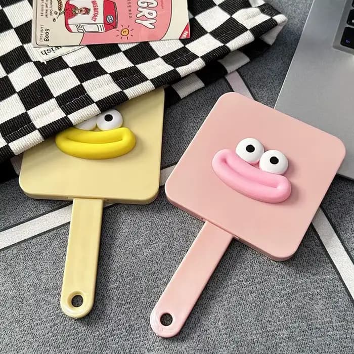 Miroir de maquillage de bouche de saucisse portable avec peigne