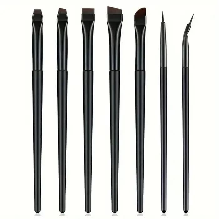 Pinceau eyeliner ultra fin à angle plat
