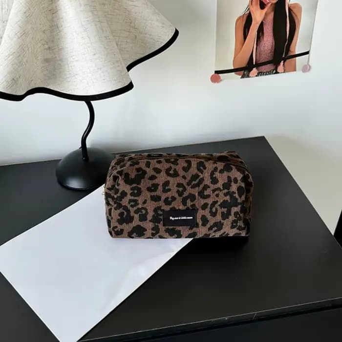 Trousse de maquillage unique à imprimé léopard • Pochette de rangement