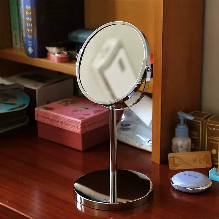 Miroir de maquillage grossissant sur pied rond