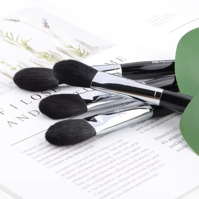 Brosse de maquillage Pro Precision blush #73