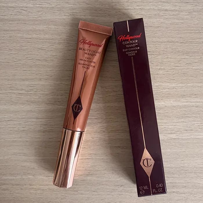 Spray Fixateur CT, Poudre Fixatrice Éclaircissante, Fard à Joues Compact Bicolore en Forme de Cœur, Masque Hydratant pour les Lèvres, Pinceau Illuminateur, Essence de Maquillage