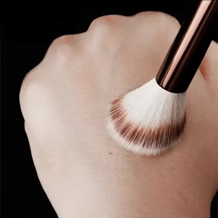 No. 15 pinceau à Blush sablier contour coudé