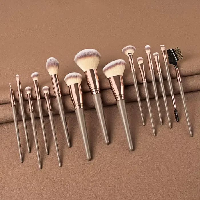 Ensemble de pinceaux de maquillage Champagne chaud pour femmes fond de teint cosmétique poudre Blush fard à paupières