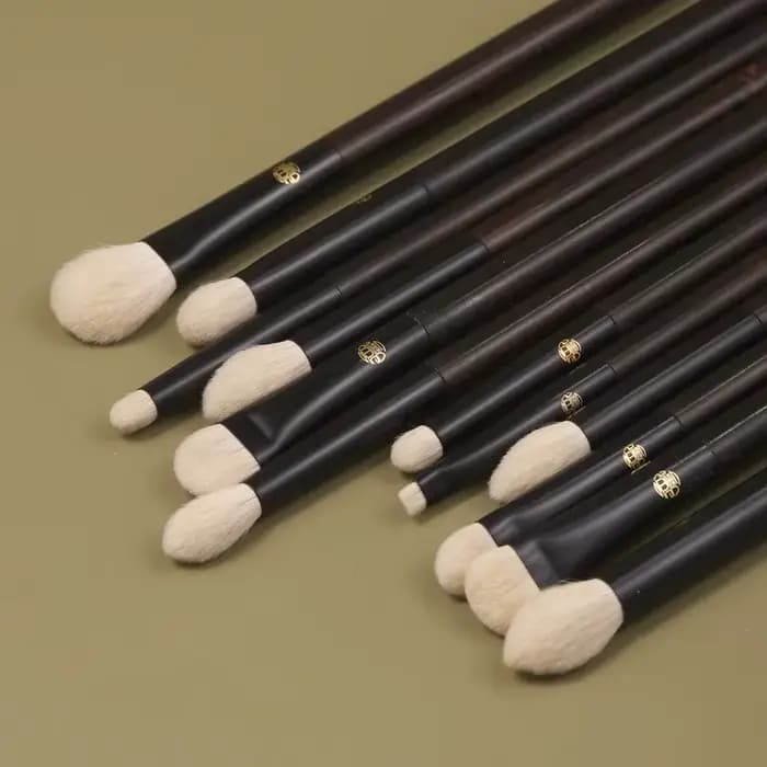 Pinceaux de maquillage professionnels faits à la main