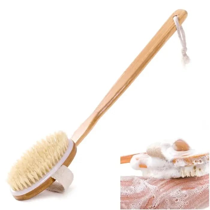 Brosse de bain naturelle avec long manche en bois