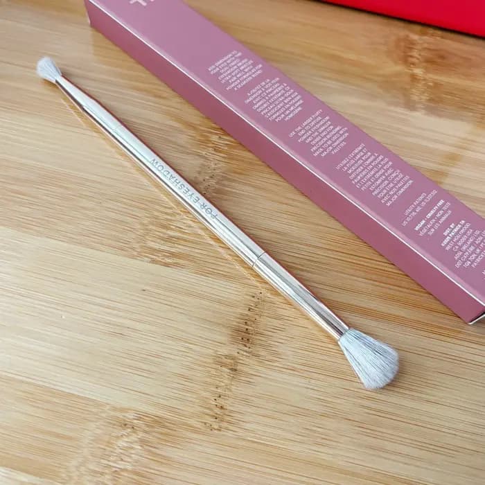 Pinceau à fard à paupières à double extrémité, le meilleur pinceau pour appliquer le fard à paupières en crème, idéal pour le maquillage des paupières, outil cosmétique polyvalent pour les yeux.