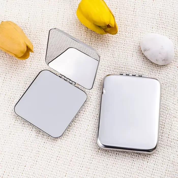 Petit miroir pliable double face