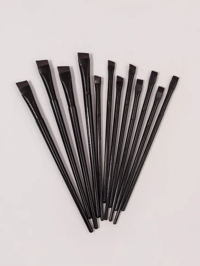 Lot de 12 pinceaux de maquillage : Pinceau eyeliner Scythe
