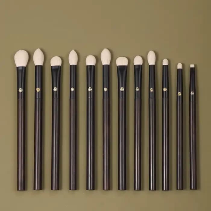 Pinceaux de maquillage professionnels faits à la main