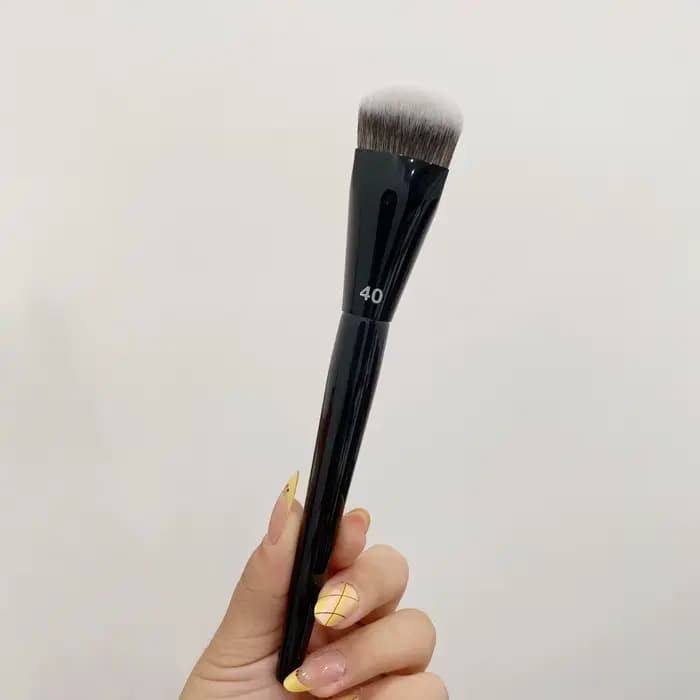 PRO Foundation Brush 40 Pinceau de maquillage synthétique flexible et impeccable noir pour produits crème Liqiuid