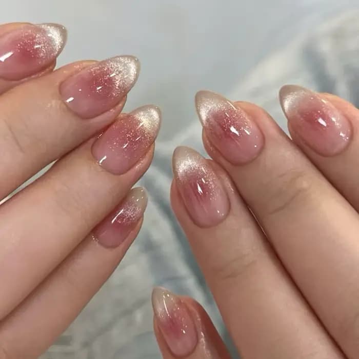 24 pièces tête ovale courte Blush rose presse sur les ongles avec des designs simples ongles en aman