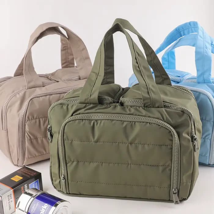 Trousse de toilette et de maquillage portable de couleur unie