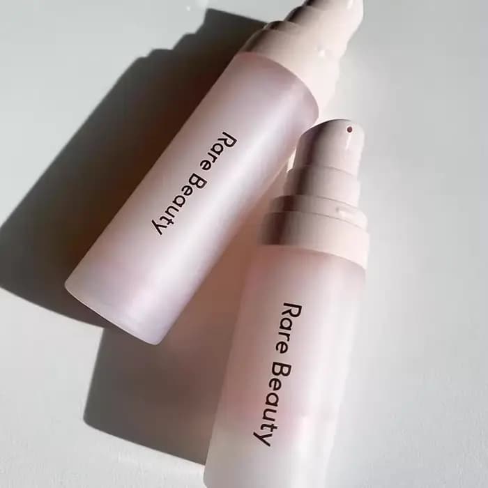 Spray Fixateur de Maquillage 4-en-1 Rare Beauty Pore Primer – Tenue Longue Durée