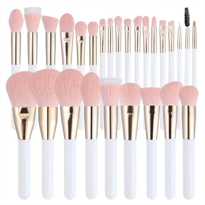 Ensemble de pinceaux de maquillage avec manche en bois