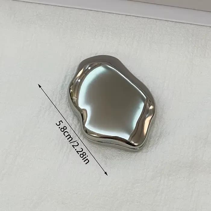 Miroir de maquillage portatif en forme de coeur